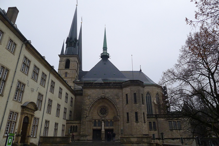  Фото Люксембурга: Фасад Собора Люксембургской Богоматери Cathédrale Notre-Dame